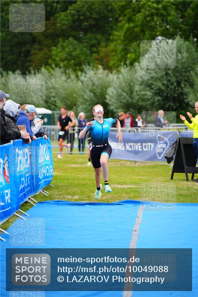 30.08.2026 - Elbe Triathlon Hamburg LAZAROV Photography http://msf.ph/oto/10049088 30.08.2026 10:35:04 Ziel 359 meine-sportfotos.de