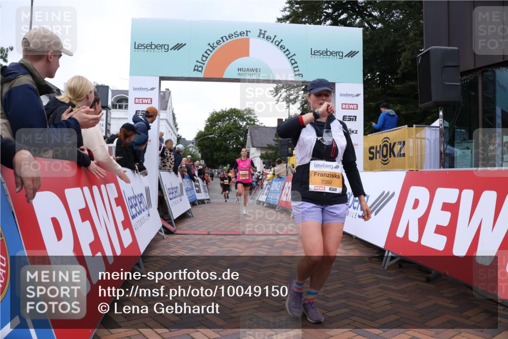 30.08.2026 - Blankeneser Heldenlauf Lena Gebhardt http://msf.ph/oto/10049150 30.08.2026 11:56:24 Ziel 2262, 2263, 2392, 2407 meine-sportfotos.de