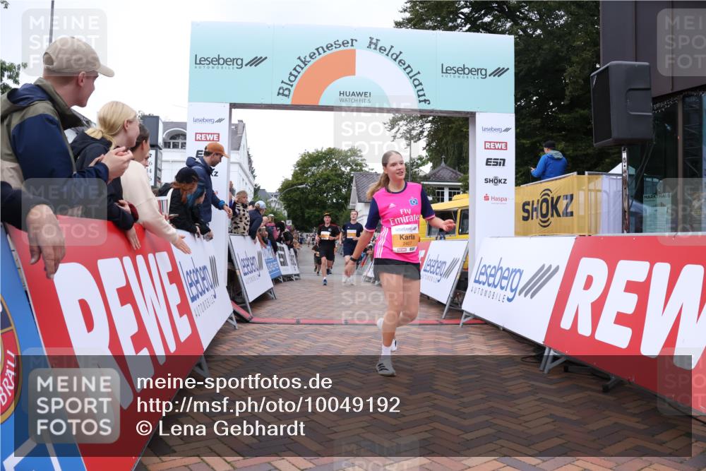 30.08.2026 - Blankeneser Heldenlauf Lena Gebhardt http://msf.ph/oto/10049192 30.08.2026 11:56:26 Ziel 2262, 2263, 2392, 2407 meine-sportfotos.de