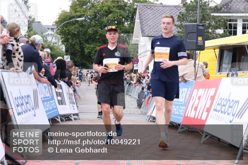 30.08.2026 - Blankeneser Heldenlauf Lena Gebhardt http://msf.ph/oto/10049221 30.08.2026 11:56:27 Ziel 2262, 2263, 2322, 2392, 2407 meine-sportfotos.de