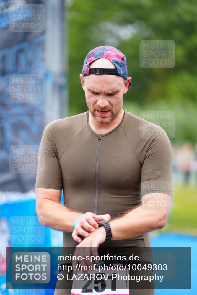 30.08.2026 - Elbe Triathlon Hamburg LAZAROV Photography http://msf.ph/oto/10049303 30.08.2026 10:35:25 Ziel 251, 325 meine-sportfotos.de