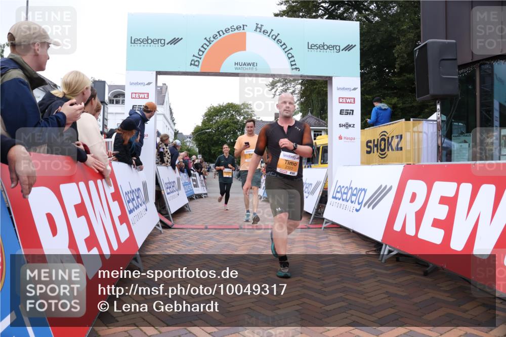 30.08.2026 - Blankeneser Heldenlauf Lena Gebhardt http://msf.ph/oto/10049317 30.08.2026 11:56:33 Ziel 2182, 2262, 2263, 2322, 2473 meine-sportfotos.de