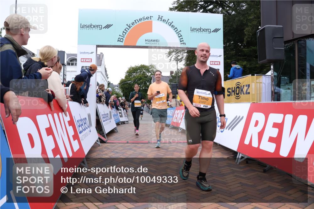30.08.2026 - Blankeneser Heldenlauf Lena Gebhardt http://msf.ph/oto/10049333 30.08.2026 11:56:33 Ziel 2182, 2262, 2263, 2322, 2473 meine-sportfotos.de