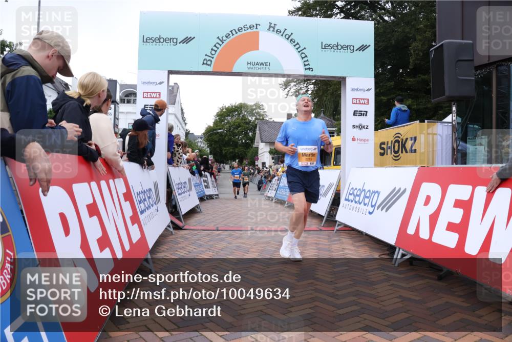 30.08.2026 - Blankeneser Heldenlauf Lena Gebhardt http://msf.ph/oto/10049634 30.08.2026 11:56:57 Ziel 2058, 2219, 2289, 2507 meine-sportfotos.de