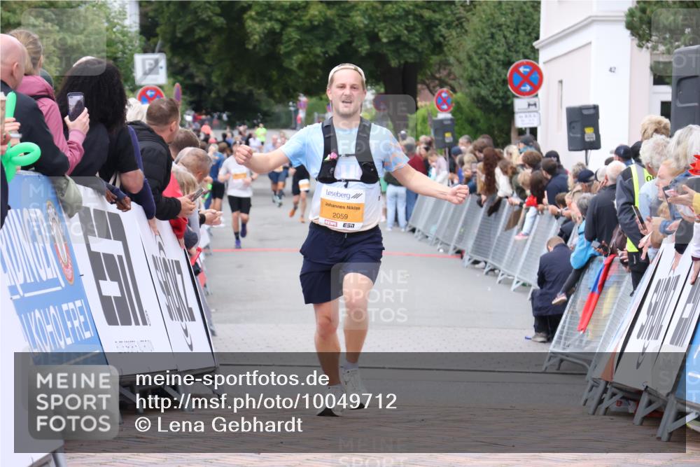 30.08.2026 - Blankeneser Heldenlauf Lena Gebhardt http://msf.ph/oto/10049712 30.08.2026 11:57:25 Ziel 2059 meine-sportfotos.de