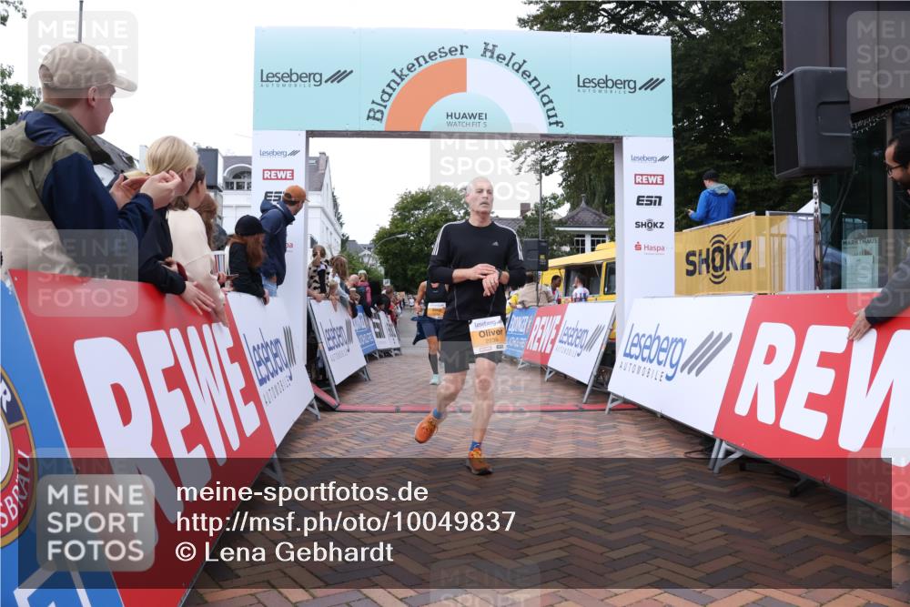 30.08.2026 - Blankeneser Heldenlauf Lena Gebhardt http://msf.ph/oto/10049837 30.08.2026 11:57:44 Ziel 2239, 2574, 2575, 2713 meine-sportfotos.de