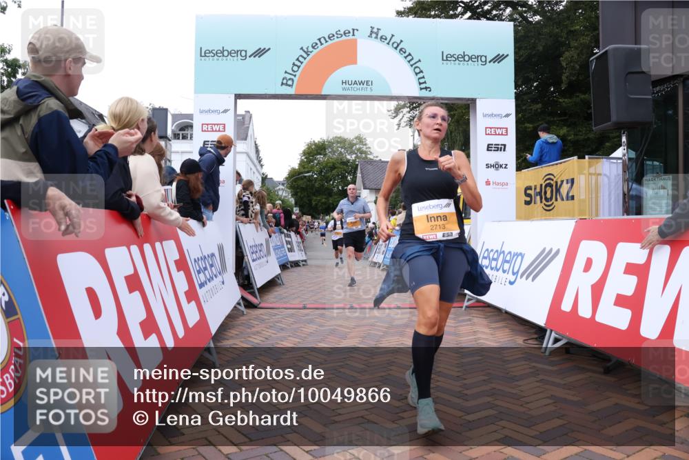30.08.2026 - Blankeneser Heldenlauf Lena Gebhardt http://msf.ph/oto/10049866 30.08.2026 11:57:46 Ziel 2239, 2574, 2575, 2713, 2869 meine-sportfotos.de