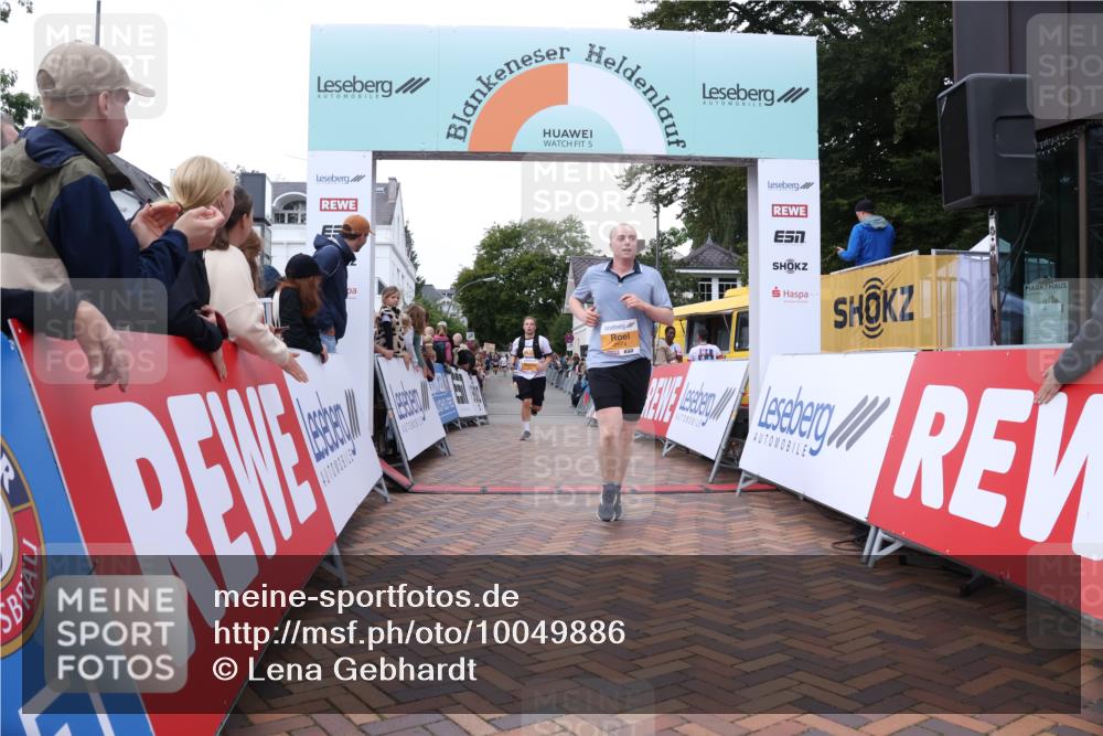 30.08.2026 - Blankeneser Heldenlauf Lena Gebhardt http://msf.ph/oto/10049886 30.08.2026 11:57:48 Ziel 2239, 2574, 2575, 2713, 2869 meine-sportfotos.de