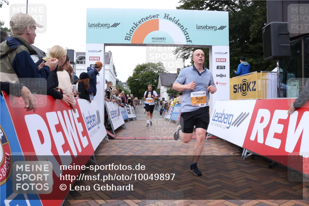 30.08.2026 - Blankeneser Heldenlauf Lena Gebhardt http://msf.ph/oto/10049897 30.08.2026 11:57:48 Ziel 2239, 2574, 2575, 2713, 2869 meine-sportfotos.de