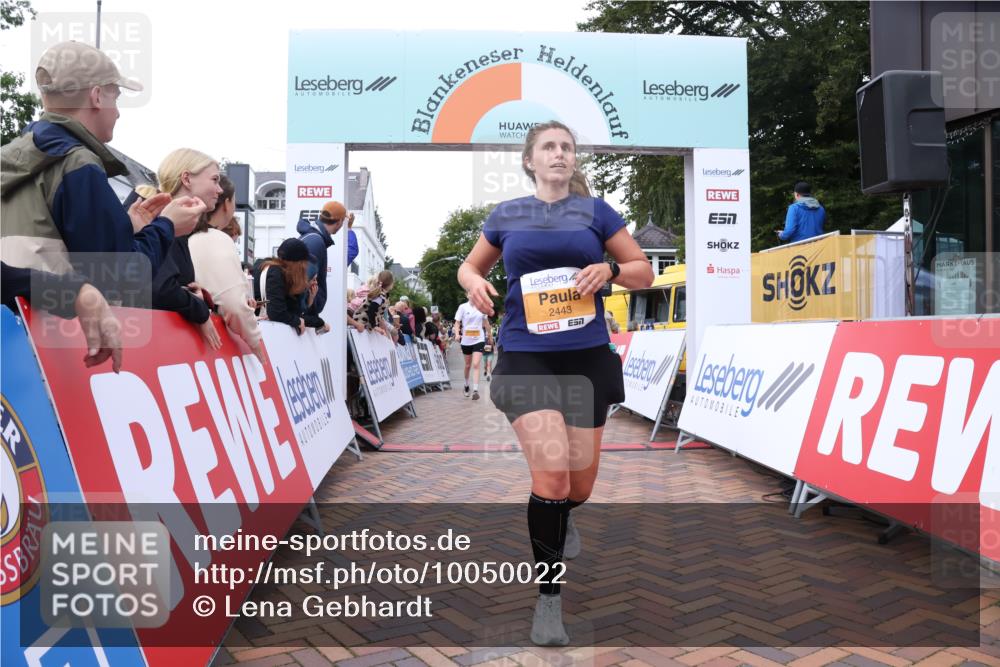 30.08.2026 - Blankeneser Heldenlauf Lena Gebhardt http://msf.ph/oto/10050022 30.08.2026 11:58:06 Ziel 2228, 2230, 2443 meine-sportfotos.de