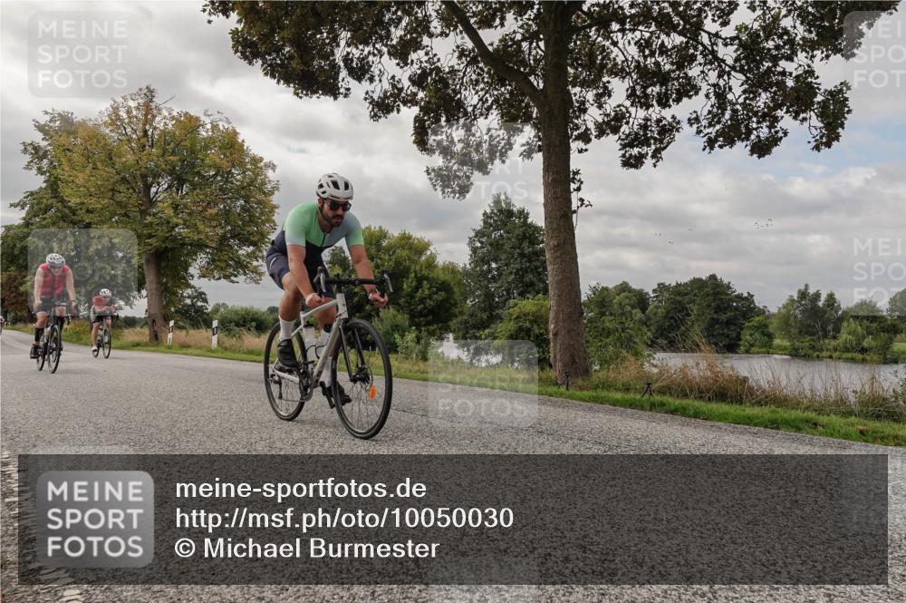 30.08.2026 - Elbe Triathlon Hamburg Michael Burmester http://msf.ph/oto/10050030 30.08.2026 09:57:06 Radfahren 480, 612, 613, 689, 720, 726, 741, 932 meine-sportfotos.de