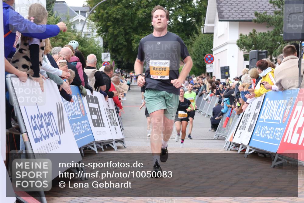 30.08.2026 - Blankeneser Heldenlauf Lena Gebhardt http://msf.ph/oto/10050083 30.08.2026 11:58:11 Ziel 2228, 2230, 2443, 2560 meine-sportfotos.de
