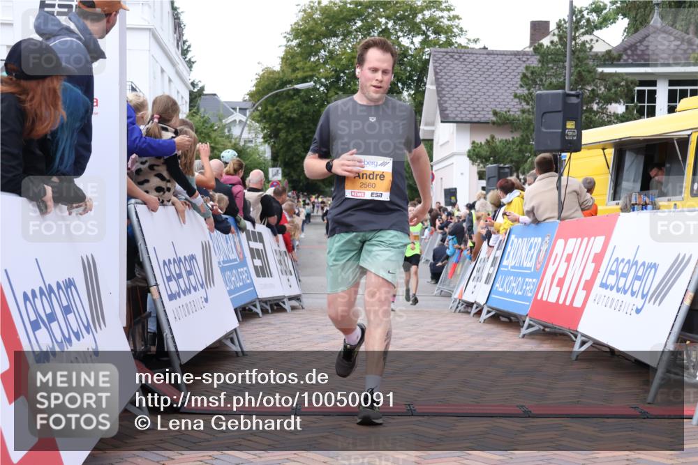30.08.2026 - Blankeneser Heldenlauf Lena Gebhardt http://msf.ph/oto/10050091 30.08.2026 11:58:12 Ziel 2228, 2230, 2443, 2560 meine-sportfotos.de