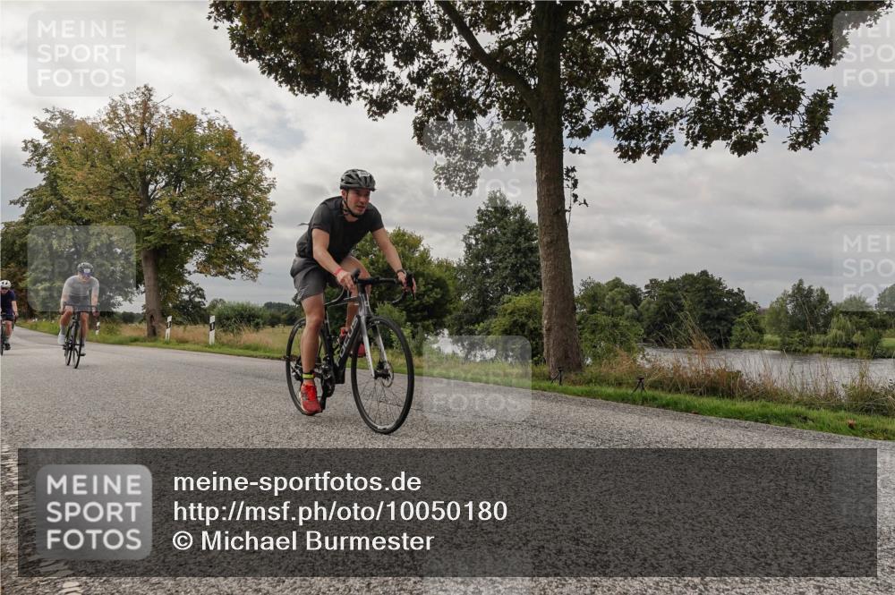 30.08.2026 - Elbe Triathlon Hamburg Michael Burmester http://msf.ph/oto/10050180 30.08.2026 09:58:32 Radfahren 417, 503, 506, 508, 607, 656, 779, 881 meine-sportfotos.de