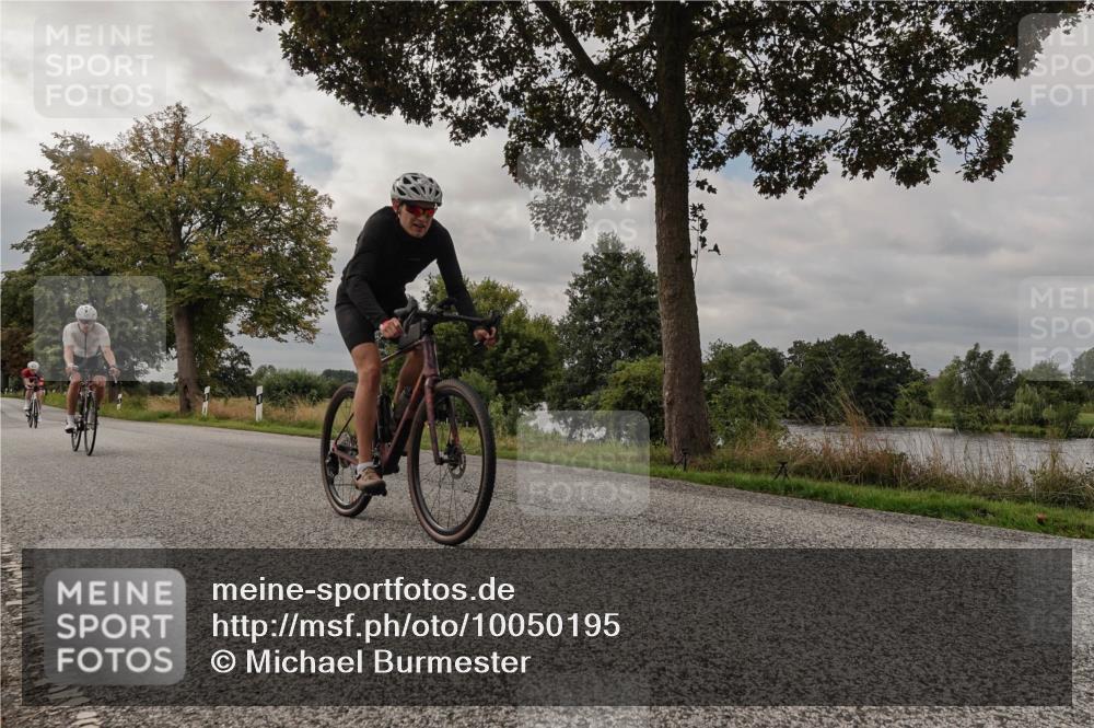 30.08.2026 - Elbe Triathlon Hamburg Michael Burmester http://msf.ph/oto/10050195 30.08.2026 09:58:38 Radfahren 417, 464, 503, 513, 526, 656, 779, 950 meine-sportfotos.de