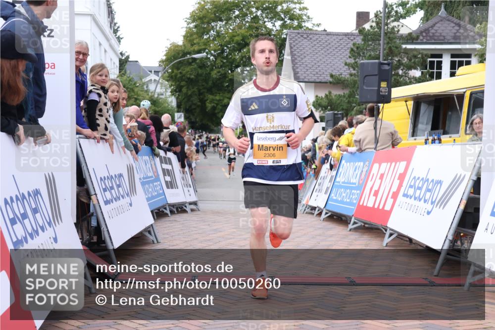 30.08.2026 - Blankeneser Heldenlauf Lena Gebhardt http://msf.ph/oto/10050260 30.08.2026 11:58:26 Ziel 2298, 2306, 2633 meine-sportfotos.de