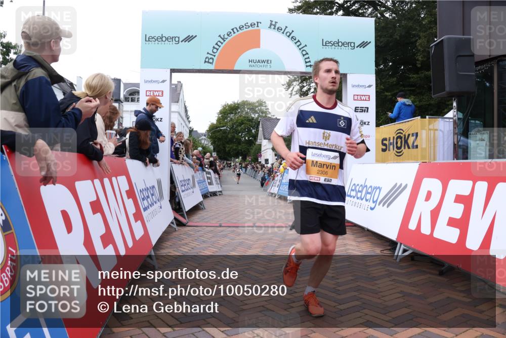 30.08.2026 - Blankeneser Heldenlauf Lena Gebhardt http://msf.ph/oto/10050280 30.08.2026 11:58:27 Ziel 2298, 2306, 2633 meine-sportfotos.de