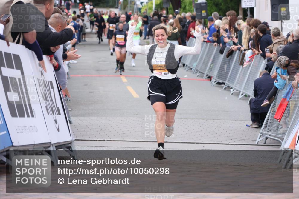 30.08.2026 - Blankeneser Heldenlauf Lena Gebhardt http://msf.ph/oto/10050298 30.08.2026 11:58:30 Ziel 2298, 2306, 2633, 2696 meine-sportfotos.de