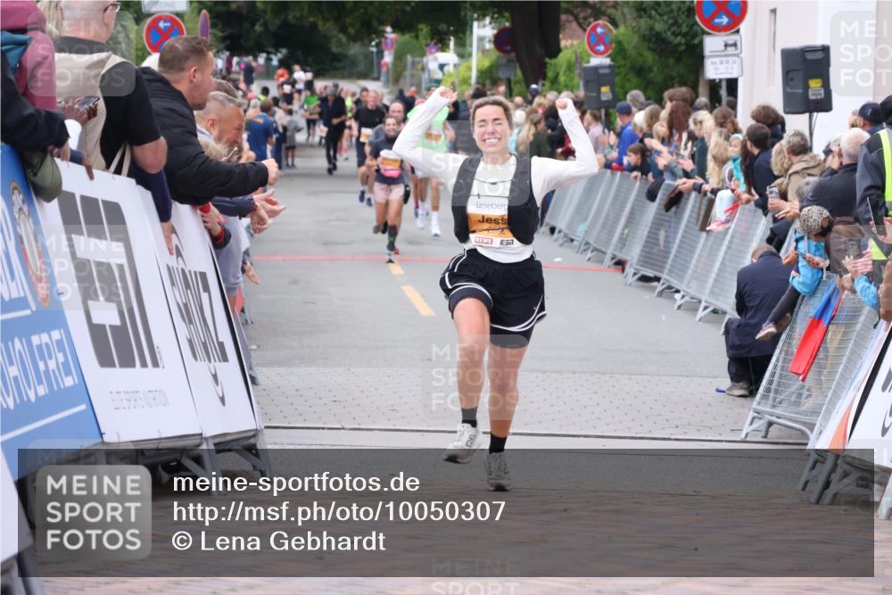30.08.2026 - Blankeneser Heldenlauf Lena Gebhardt http://msf.ph/oto/10050307 30.08.2026 11:58:31 Ziel 2298, 2306, 2696 meine-sportfotos.de