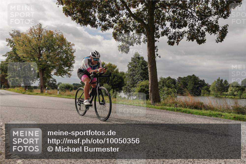 30.08.2026 - Elbe Triathlon Hamburg Michael Burmester http://msf.ph/oto/10050356 30.08.2026 10:00:55 Radfahren 558, 826, 869 meine-sportfotos.de