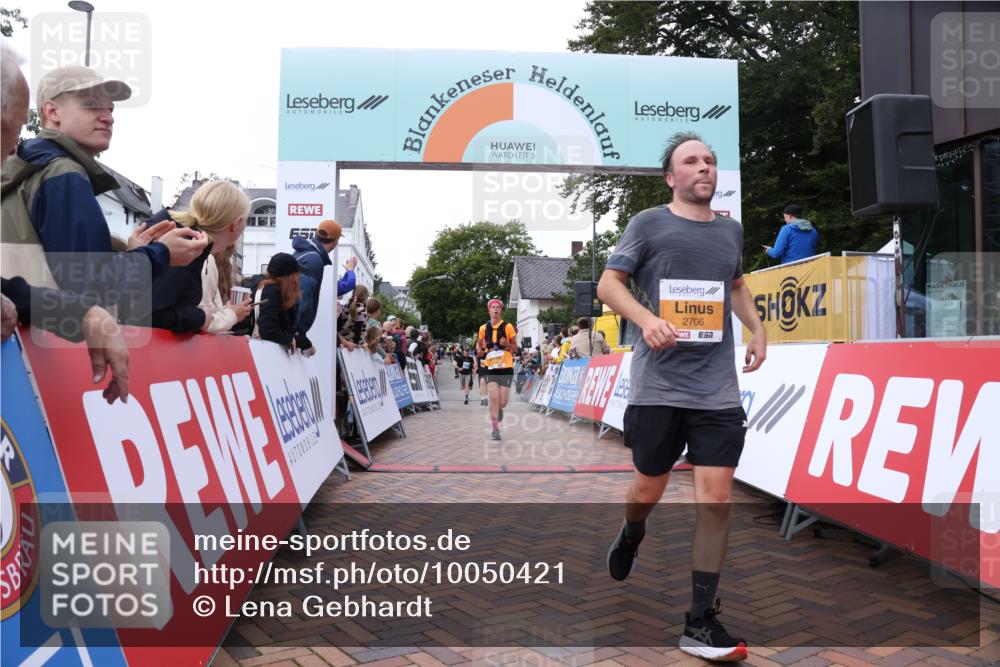 30.08.2026 - Blankeneser Heldenlauf Lena Gebhardt http://msf.ph/oto/10050421 30.08.2026 11:58:48 Ziel 2104, 2284, 2647, 2695, 2706, 4143, 4325 meine-sportfotos.de