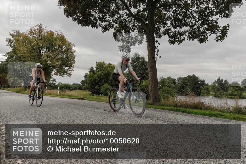 30.08.2026 - Elbe Triathlon Hamburg Michael Burmester http://msf.ph/oto/10050620 30.08.2026 10:04:37 Radfahren 809, 904 meine-sportfotos.de