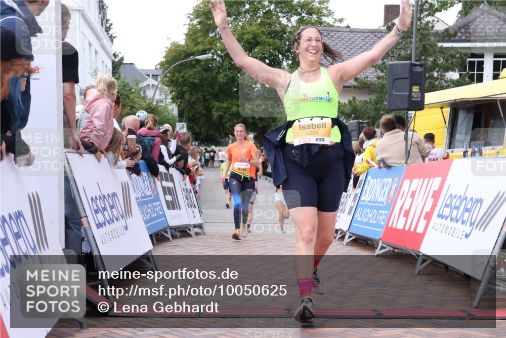 30.08.2026 - Blankeneser Heldenlauf Lena Gebhardt http://msf.ph/oto/10050625 30.08.2026 11:59:03 Ziel 2208, 2225, 2364, 2376, 2745, 2918, 2919 meine-sportfotos.de