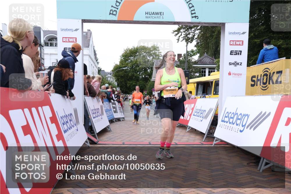 30.08.2026 - Blankeneser Heldenlauf Lena Gebhardt http://msf.ph/oto/10050635 30.08.2026 11:59:04 Ziel 2208, 2225, 2376, 2918, 2919 meine-sportfotos.de