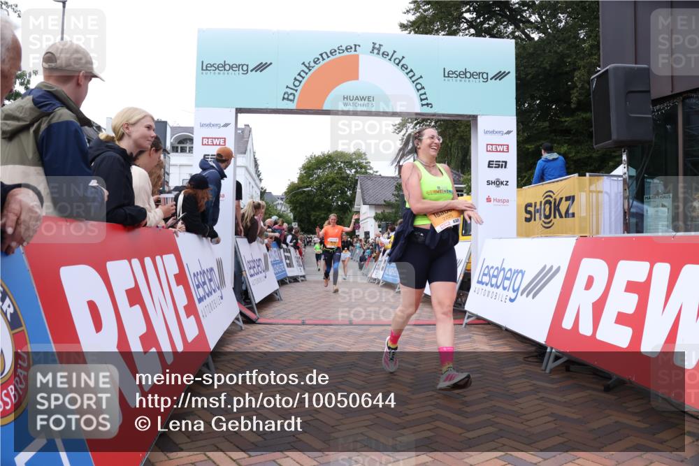 30.08.2026 - Blankeneser Heldenlauf Lena Gebhardt http://msf.ph/oto/10050644 30.08.2026 11:59:04 Ziel 2208, 2225, 2376, 2918, 2919 meine-sportfotos.de