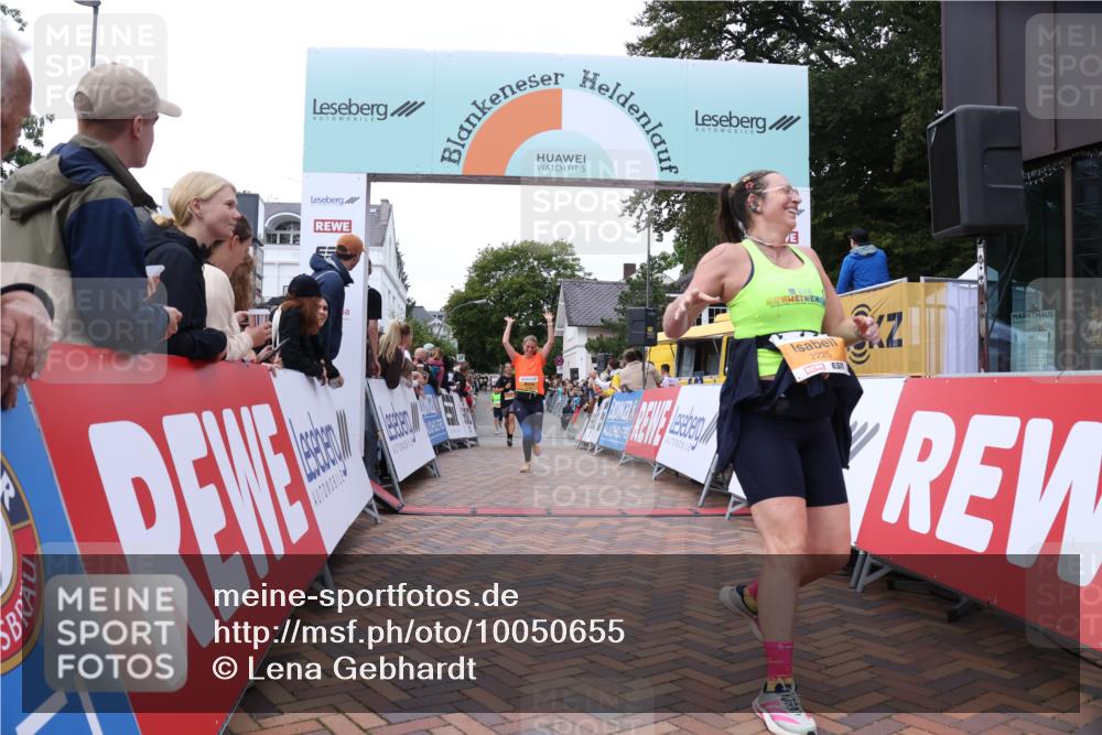 30.08.2026 - Blankeneser Heldenlauf Lena Gebhardt http://msf.ph/oto/10050655 30.08.2026 11:59:05 Ziel 2208, 2225, 2376, 2688, 2689, 2918, 2919 meine-sportfotos.de