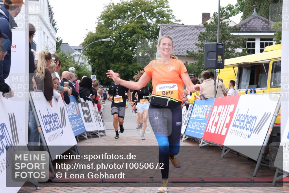 30.08.2026 - Blankeneser Heldenlauf Lena Gebhardt http://msf.ph/oto/10050672 30.08.2026 11:59:06 Ziel 2208, 2225, 2376, 2688, 2689, 2918, 2919 meine-sportfotos.de