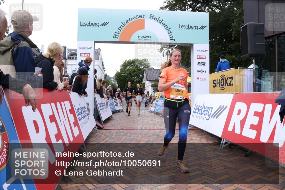 30.08.2026 - Blankeneser Heldenlauf Lena Gebhardt http://msf.ph/oto/10050691 30.08.2026 11:59:07 Ziel 2208, 2225, 2376, 2688, 2689 meine-sportfotos.de