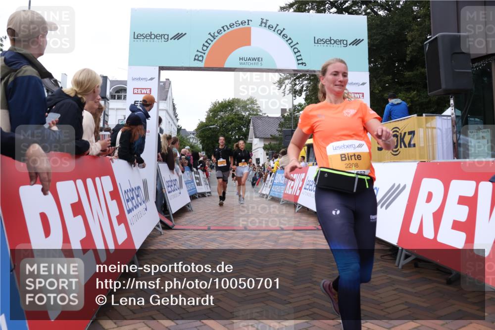 30.08.2026 - Blankeneser Heldenlauf Lena Gebhardt http://msf.ph/oto/10050701 30.08.2026 11:59:08 Ziel 2208, 2225, 2301, 2376, 2688, 2689 meine-sportfotos.de