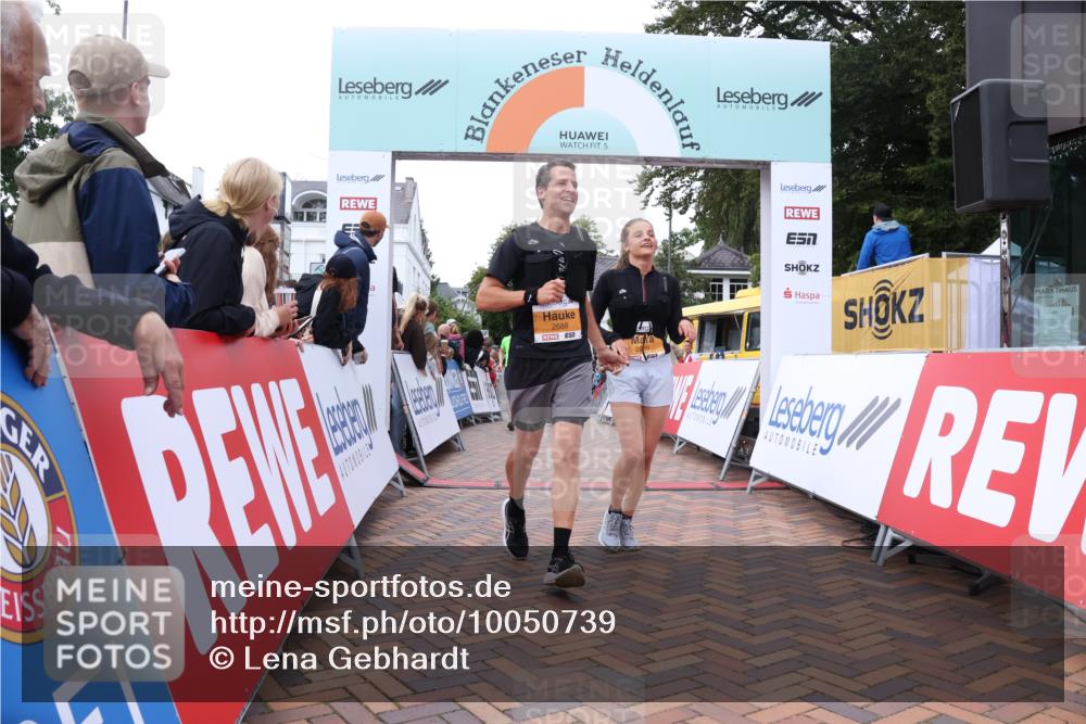 30.08.2026 - Blankeneser Heldenlauf Lena Gebhardt http://msf.ph/oto/10050739 30.08.2026 11:59:10 Ziel 2208, 2225, 2301, 2688, 2689, 2807 meine-sportfotos.de