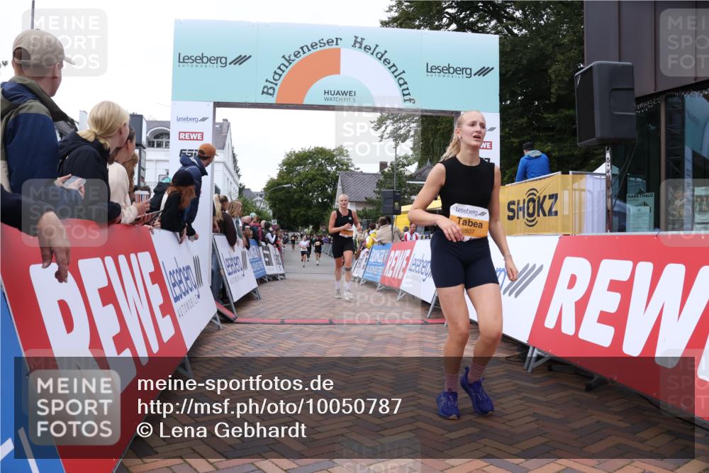 30.08.2026 - Blankeneser Heldenlauf Lena Gebhardt http://msf.ph/oto/10050787 30.08.2026 11:59:15 Ziel 2301, 2688, 2689, 2748, 2807 meine-sportfotos.de