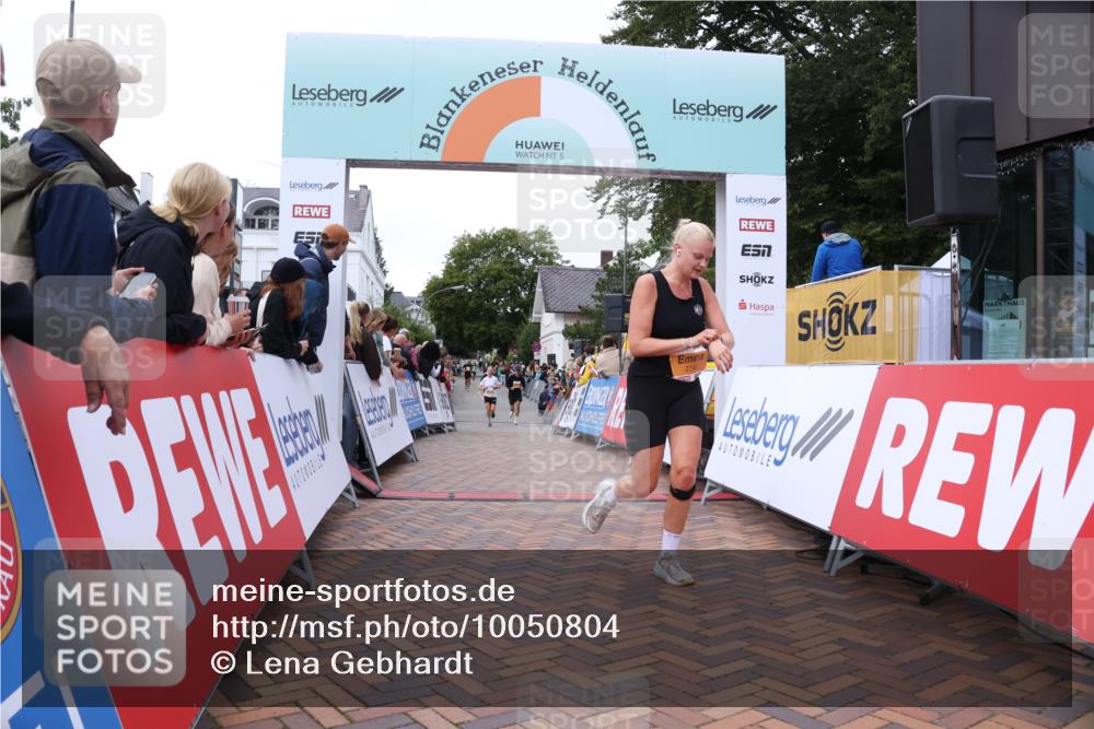 30.08.2026 - Blankeneser Heldenlauf Lena Gebhardt http://msf.ph/oto/10050804 30.08.2026 11:59:16 Ziel 2301, 2688, 2689, 2748, 2807 meine-sportfotos.de
