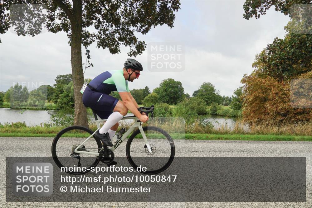 30.08.2026 - Elbe Triathlon Hamburg Michael Burmester http://msf.ph/oto/10050847 30.08.2026 09:47:45 Radfahren 305, 336, 388, 432, 502, 553, 666 meine-sportfotos.de