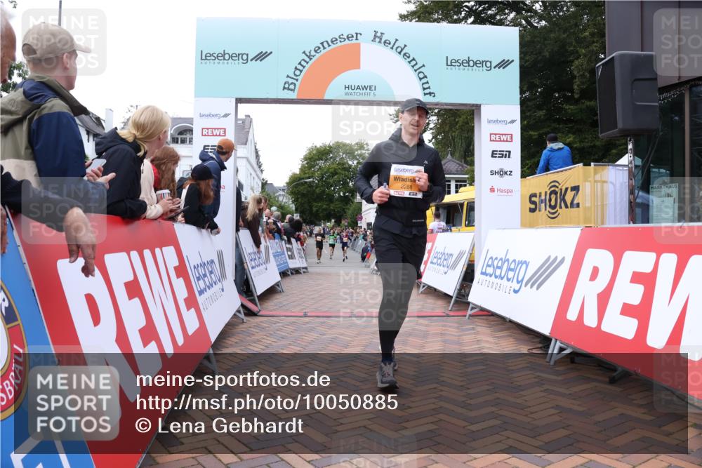 30.08.2026 - Blankeneser Heldenlauf Lena Gebhardt http://msf.ph/oto/10050885 30.08.2026 11:59:25 Ziel 2288, 2293, 2354, 2537 meine-sportfotos.de