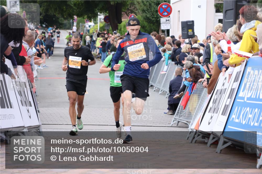 30.08.2026 - Blankeneser Heldenlauf Lena Gebhardt http://msf.ph/oto/10050904 30.08.2026 11:59:27 Ziel 2288, 2293, 2354, 2537, 4296 meine-sportfotos.de