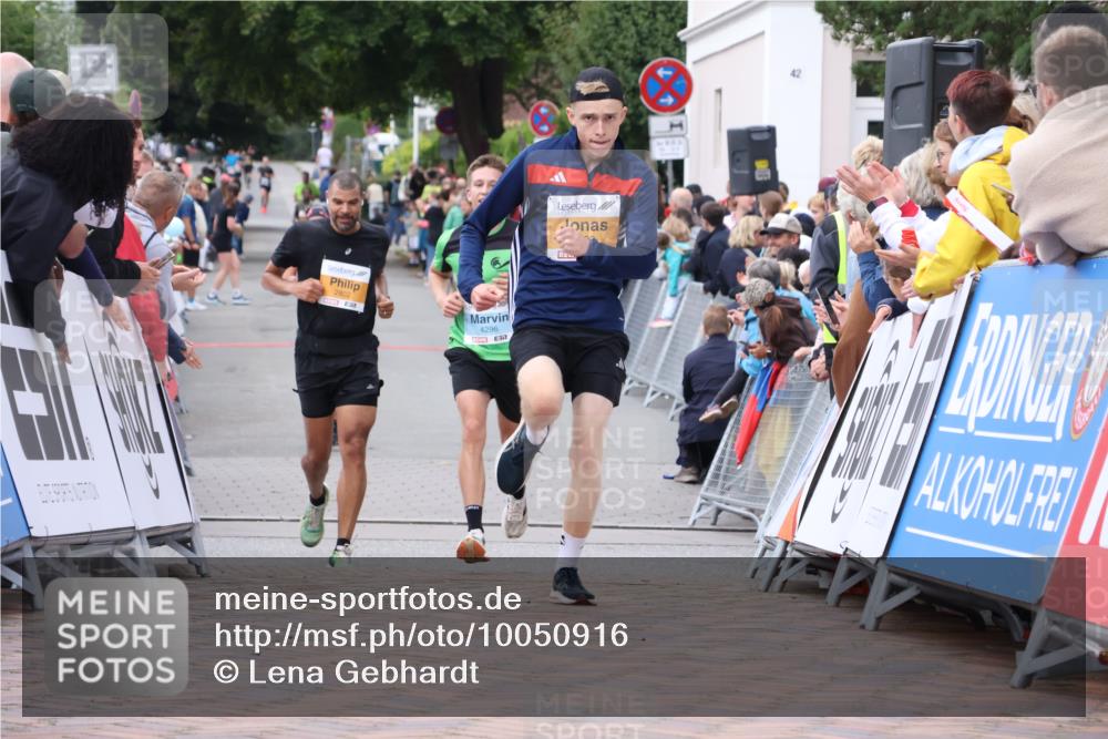 30.08.2026 - Blankeneser Heldenlauf Lena Gebhardt http://msf.ph/oto/10050916 30.08.2026 11:59:27 Ziel 2288, 2293, 2354, 2537, 4296 meine-sportfotos.de