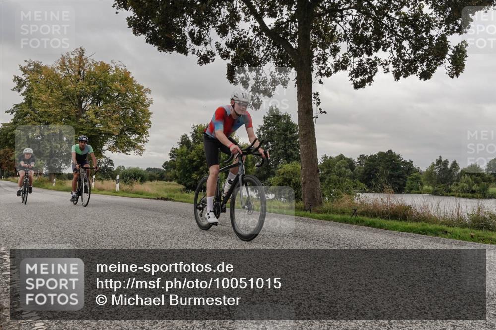 30.08.2026 - Elbe Triathlon Hamburg Michael Burmester http://msf.ph/oto/10051015 30.08.2026 10:09:56 Radfahren 415, 529, 570, 690, 858, 937, 967 meine-sportfotos.de