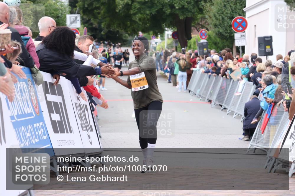 30.08.2026 - Blankeneser Heldenlauf Lena Gebhardt http://msf.ph/oto/10051070 30.08.2026 11:59:46 Ziel 2801 meine-sportfotos.de