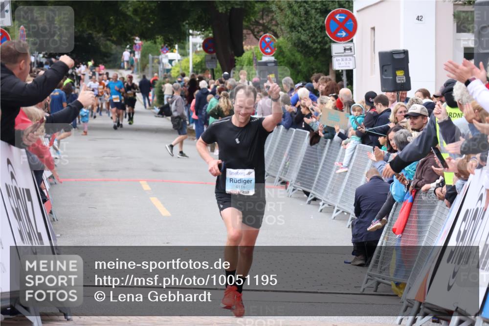 30.08.2026 - Blankeneser Heldenlauf Lena Gebhardt http://msf.ph/oto/10051195 30.08.2026 11:59:56 Ziel 2008, 2801, 4111 meine-sportfotos.de