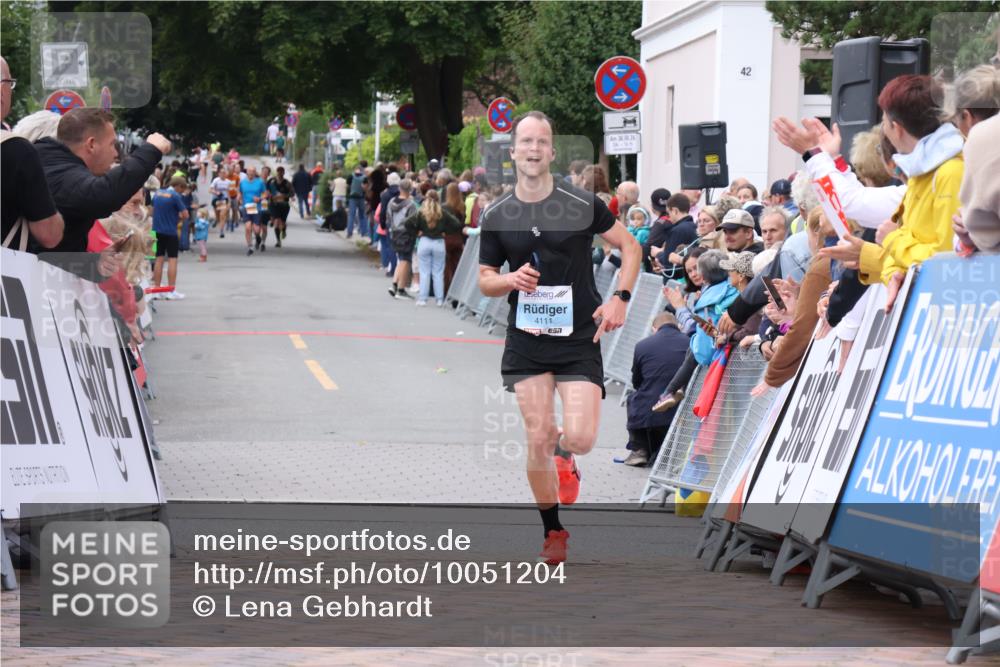 30.08.2026 - Blankeneser Heldenlauf Lena Gebhardt http://msf.ph/oto/10051204 30.08.2026 11:59:57 Ziel 2008, 4111 meine-sportfotos.de