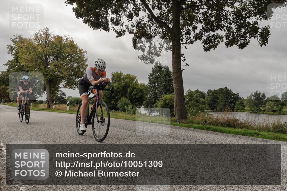30.08.2026 - Elbe Triathlon Hamburg Michael Burmester http://msf.ph/oto/10051309 30.08.2026 10:14:01 Radfahren 585, 611, 646, 799, 881, 886, 1896 meine-sportfotos.de