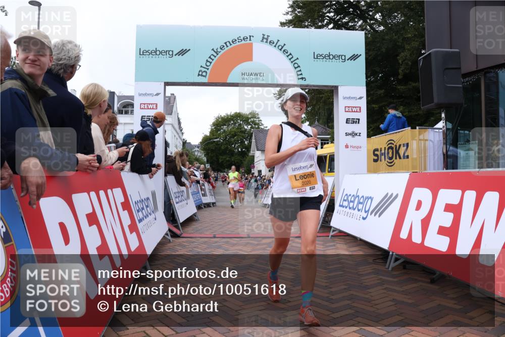 30.08.2026 - Blankeneser Heldenlauf Lena Gebhardt http://msf.ph/oto/10051618 30.08.2026 12:00:55 Ziel 2020, 2026, 2181, 2856 meine-sportfotos.de