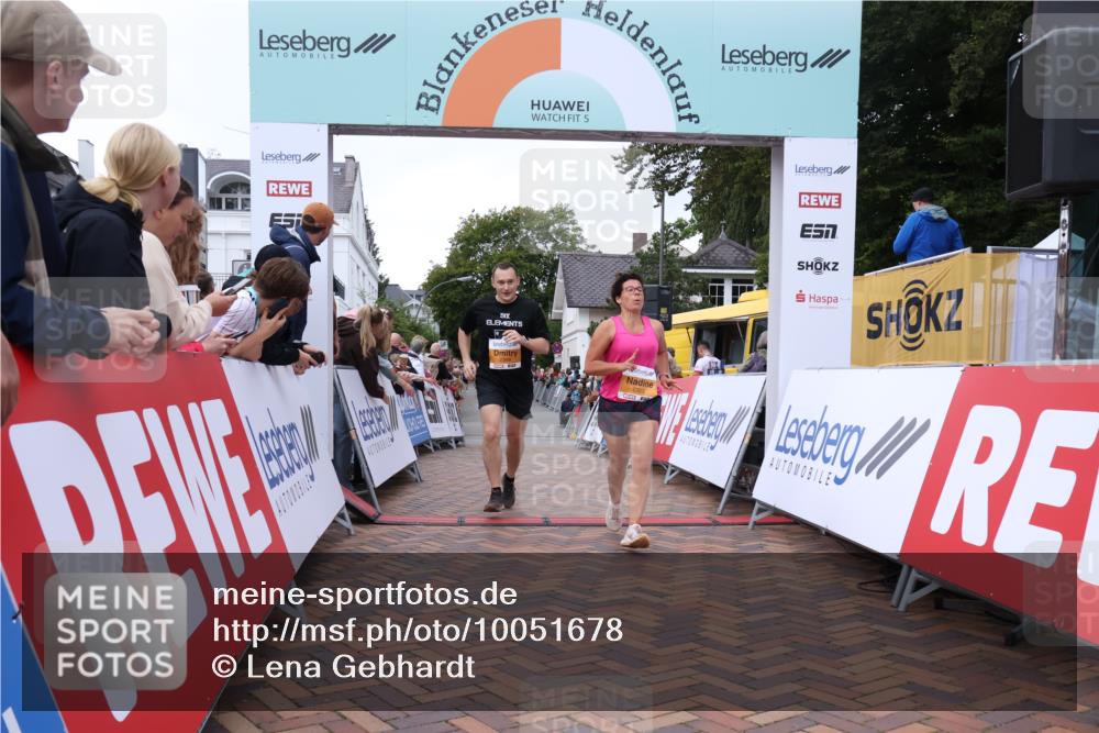 30.08.2026 - Blankeneser Heldenlauf Lena Gebhardt http://msf.ph/oto/10051678 30.08.2026 12:01:01 Ziel 2020, 2323, 2349, 2856 meine-sportfotos.de