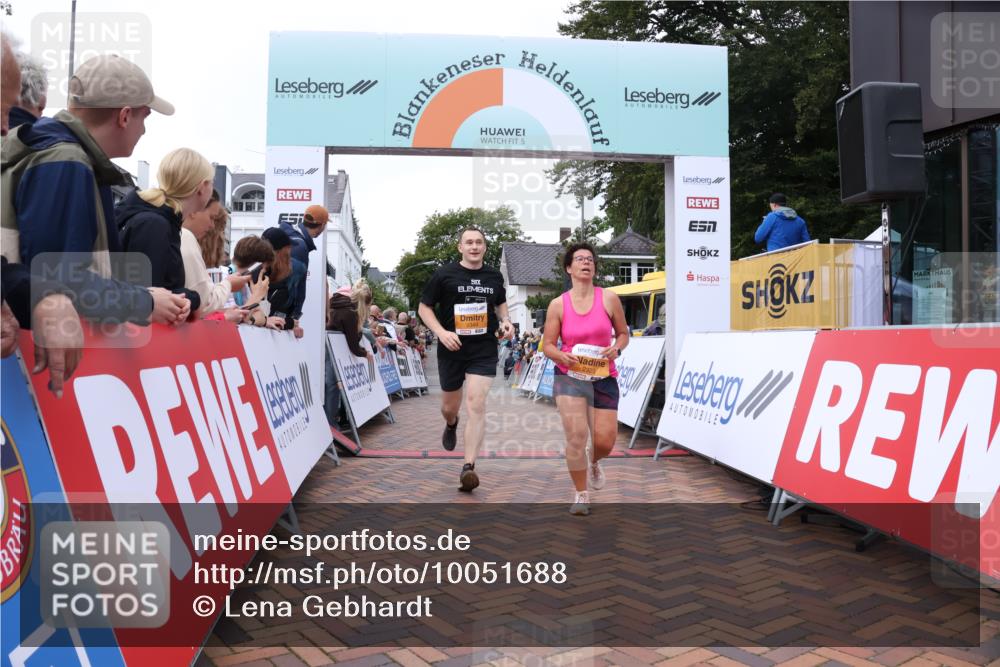 30.08.2026 - Blankeneser Heldenlauf Lena Gebhardt http://msf.ph/oto/10051688 30.08.2026 12:01:02 Ziel 2020, 2323, 2349, 2856 meine-sportfotos.de