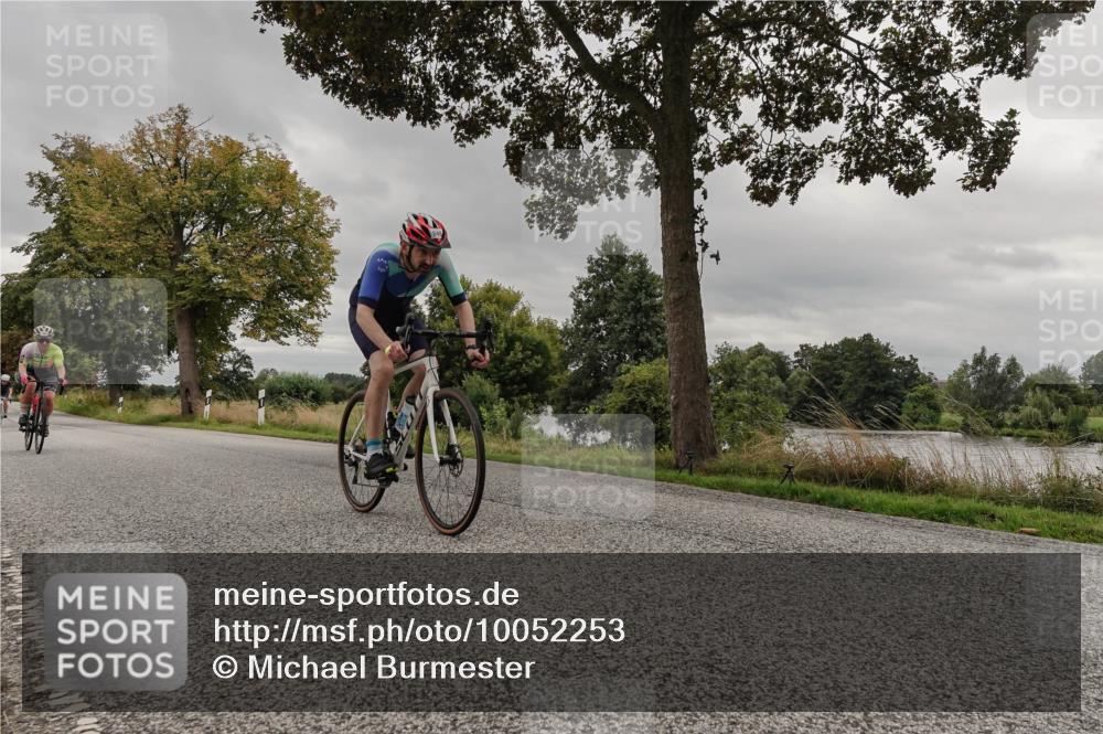 30.08.2026 - Elbe Triathlon Hamburg Michael Burmester http://msf.ph/oto/10052253 30.08.2026 10:31:06 Radfahren 646, 648, 833, 880, 944, 1099 meine-sportfotos.de