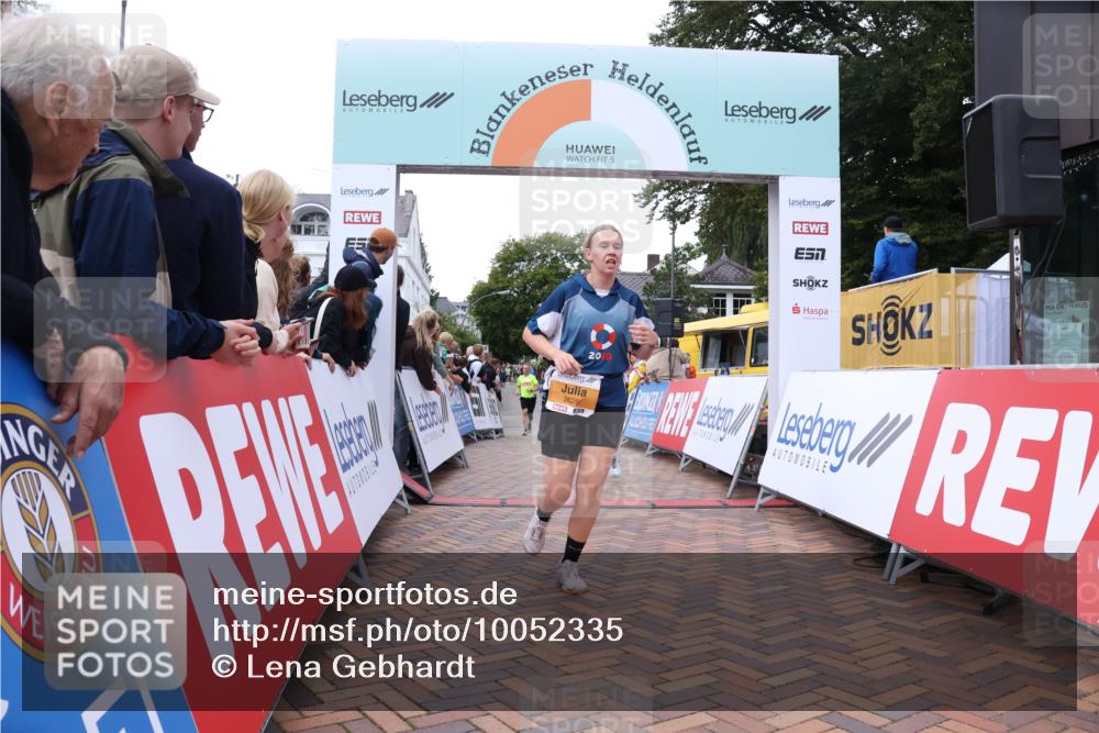 30.08.2026 - Blankeneser Heldenlauf Lena Gebhardt http://msf.ph/oto/10052335 30.08.2026 12:02:13 Ziel 2490, 2626, 4428 meine-sportfotos.de